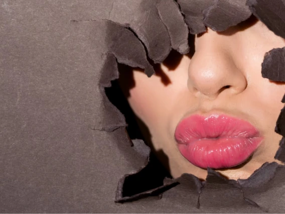 3 things a simple kiss reveals article image